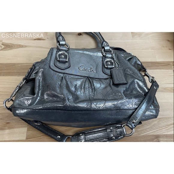 Coach Sabrina Silver Metallic Leather Handbag - Great Pre-Owed Condition‎ - Picture 1 of 10